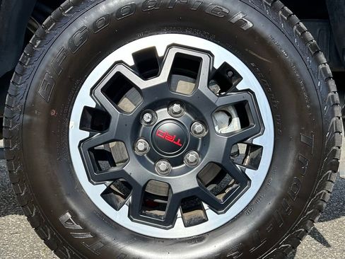 Certified 2024 Toyota Tacoma TRD Off-Road AWD/4WD image 25