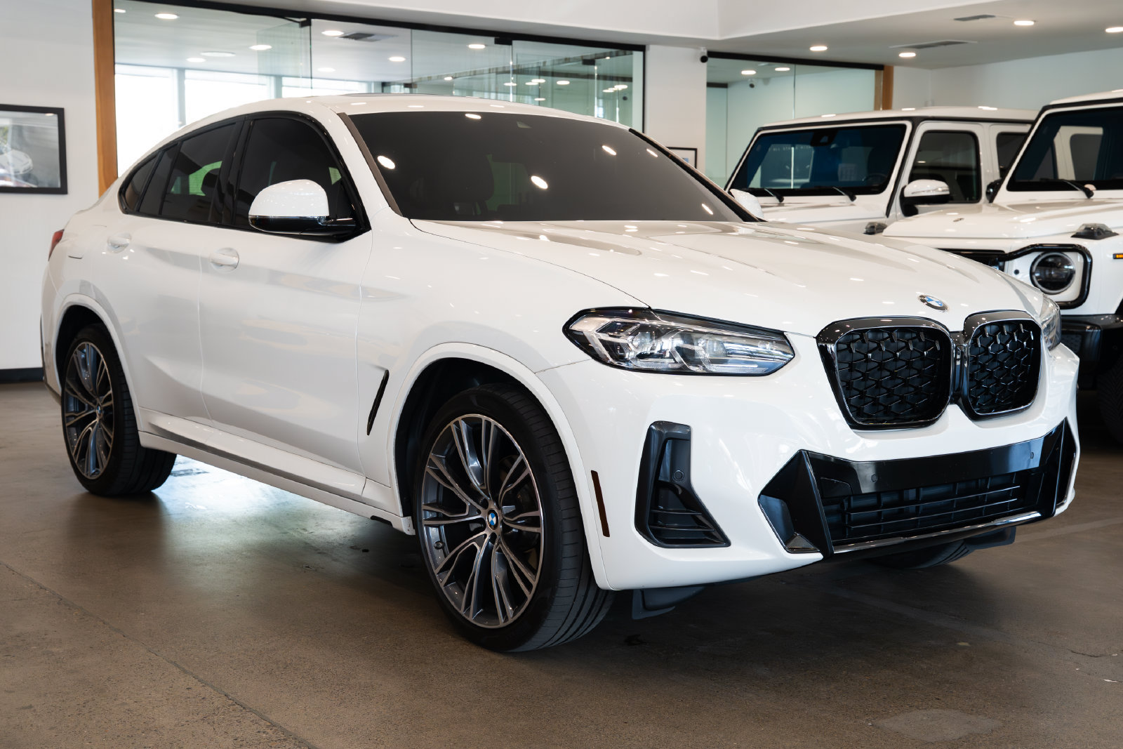 Used 2023 BMW X4 xDrive30i w/ M Sport Package AWD/4WD image 3