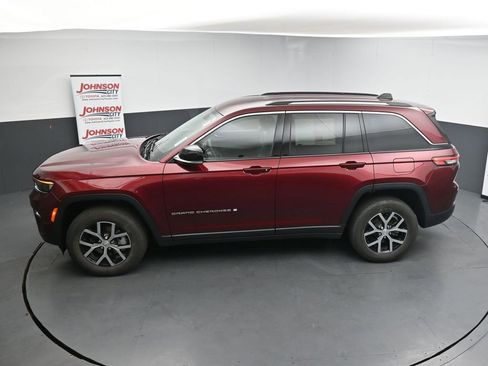 Used 2023 Jeep Grand Cherokee Limited AWD/4WD image 23