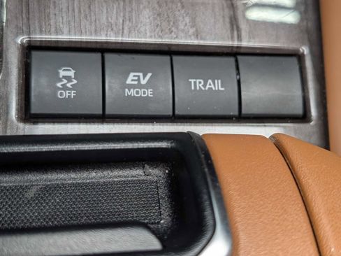 Used 2021 Toyota Highlander Platinum image 31