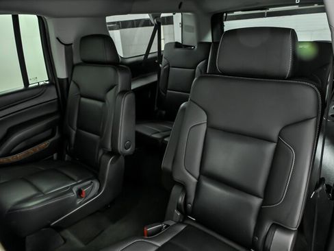 Used 2018 Chevrolet Suburban Premier AWD/4WD image 18