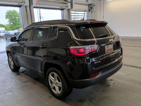 Used 2023 Jeep Compass Latitude w/ Convenience Group AWD/4WD image 4