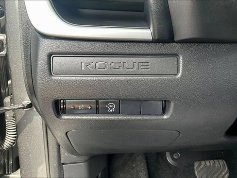 Used 2025 Nissan Rogue S FWD image 15