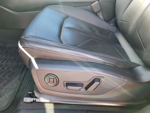 Used 2022 Audi Q3 2.0T Premium w/ Convenience Package image 16