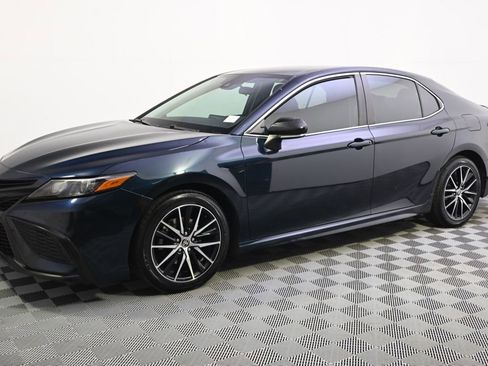 Used 2021 Toyota Camry SE FWD image 2