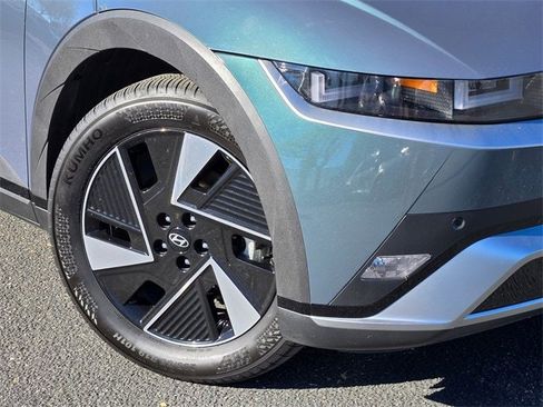 Certified 2025 Hyundai Ioniq 5 SE image 9