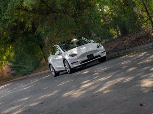 Used 2020 Tesla Model Y Long Range AWD/4WD image 48