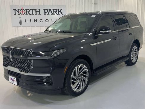 New 2026 Lincoln Navigator Premiere AWD/4WD image 5