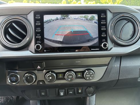 Used 2020 Toyota Tacoma TRD Off-Road AWD/4WD image 29