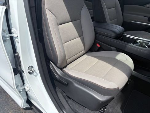 Used 2026 Chevrolet Traverse LT w/ Driver Confidence Package FWD image 12