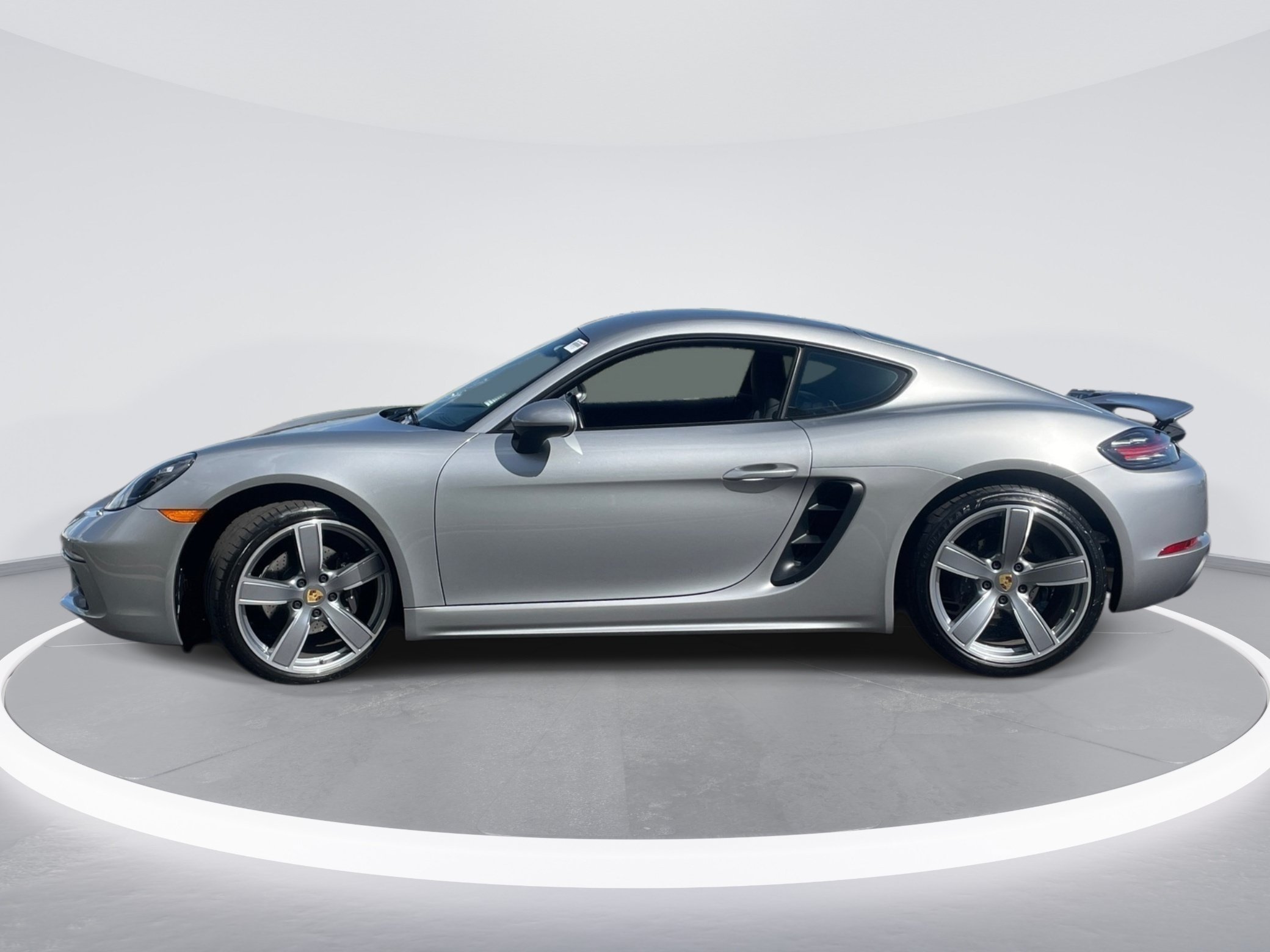 Used 2018 Porsche 718 Cayman RWD image 4