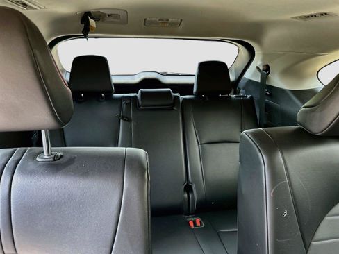 Used 2022 Toyota Highlander XLE FWD image 23