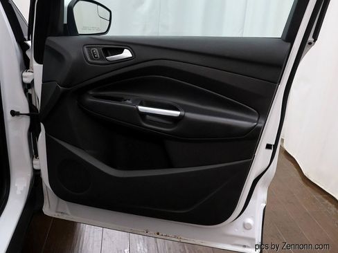 Used 2018 Ford Escape SE w/ SE Sync 3 Package FWD image 34