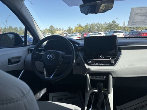 Used 2023 Toyota Corolla Cross LE AWD/4WD image 3
