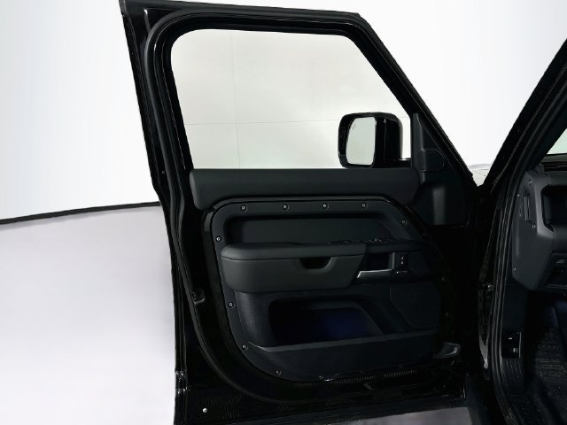 New 2026 Land Rover Defender 110 X-Dynamic SE AWD/4WD image 11
