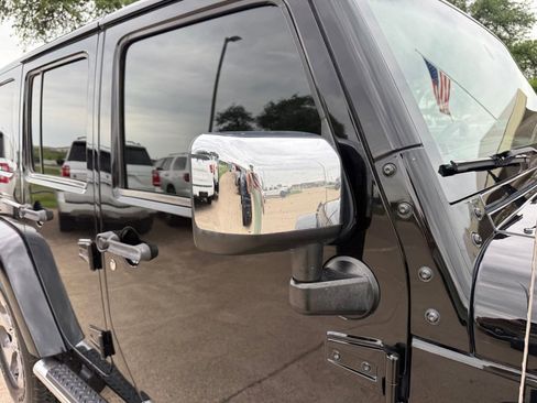 Used 2017 Jeep Wrangler Unlimited Sahara w/ Mopar Chrome Edition Group image 10