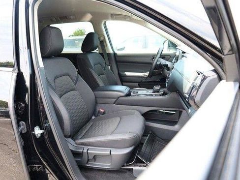 Used 2025 Nissan Pathfinder SV AWD/4WD image 27