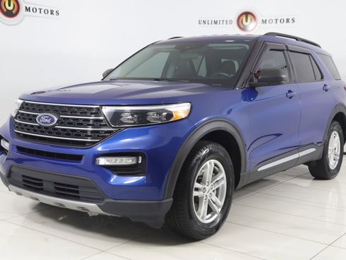 Used 2022 Ford Explorer XLT w/ Equipment Group 202A AWD/4WD image 5
