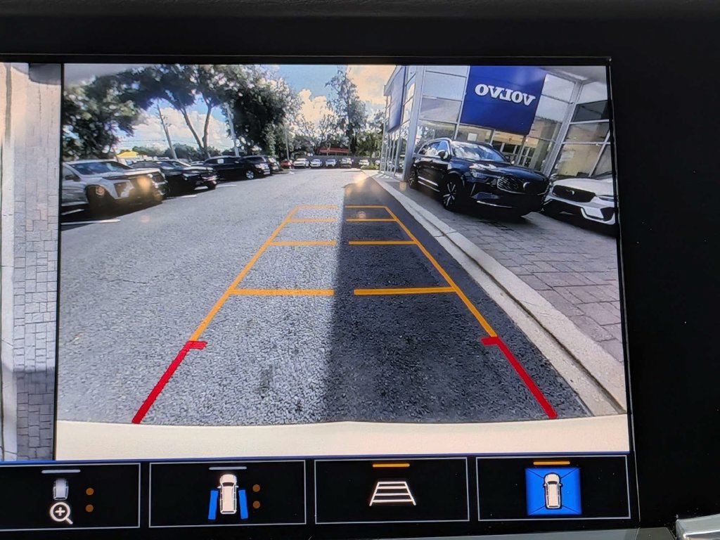 Used 2022 Cadillac XT6 Premium Luxury w/ Technology Package FWD image 27