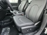 New 2025 Chrysler Pacifica Select image 4