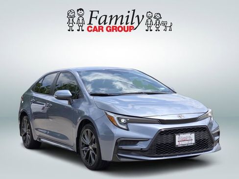 Used 2023 Toyota Corolla SE image 2