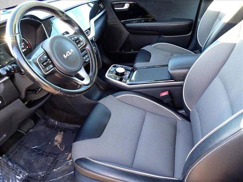 Used 2022 Kia Niro EX FWD image 10