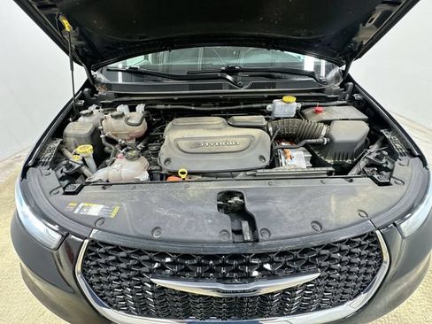 Used 2024 Chrysler Pacifica Limited FWD image 18