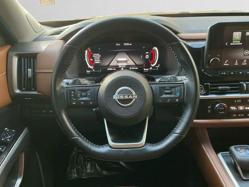 Used 2023 Nissan Pathfinder Platinum image 12