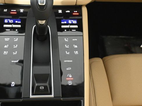 Used 2026 Porsche Macan AWD/4WD image 26
