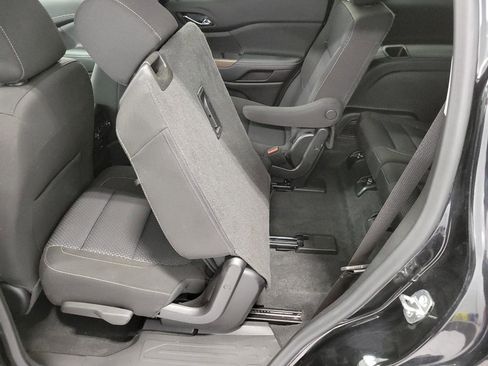 Certified 2023 GMC Acadia SLE w/ Driver Convenience Package image 23