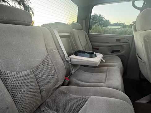 Used 2004 Chevrolet Silverado 3500 2WD Crew Cab w/ Heavy-Duty Power Package image 18