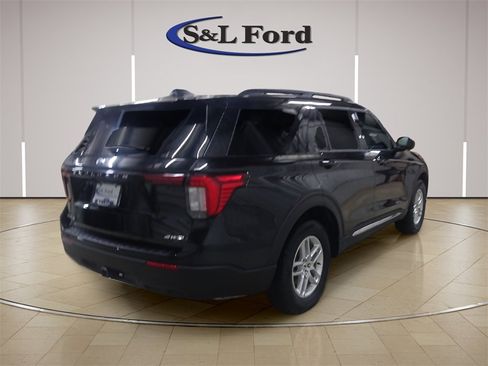 Certified 2025 Ford Explorer Active image 4