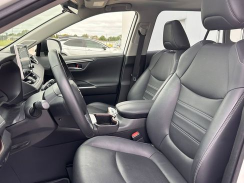 Used 2022 Toyota RAV4 Limited AWD/4WD image 10