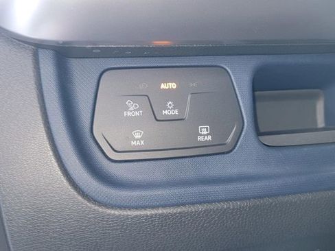 Used 2025 Volkswagen ID. Buzz Pro S RWD image 25