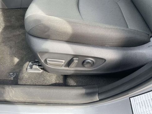 Used 2025 Toyota RAV4 XLE image 30