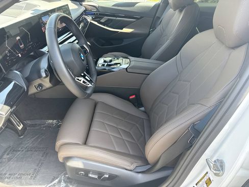 Used 2026 BMW 530i w/ M Sport Package RWD image 21