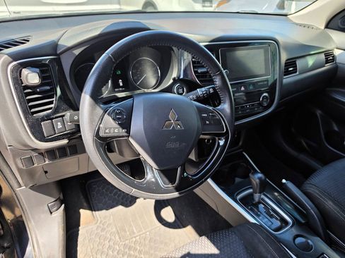 Used 2018 Mitsubishi Outlander SE FWD image 4