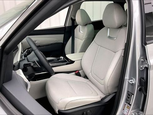 Certified 2025 Hyundai Tucson Limited AWD/4WD image 12