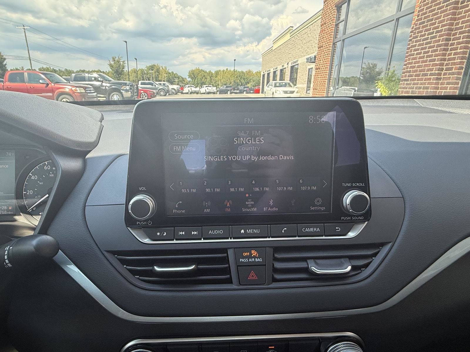 Used 2025 Nissan Altima 2.5 S FWD image 4