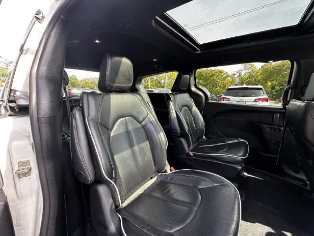 Used 2024 Chrysler Pacifica Premium FWD image 37