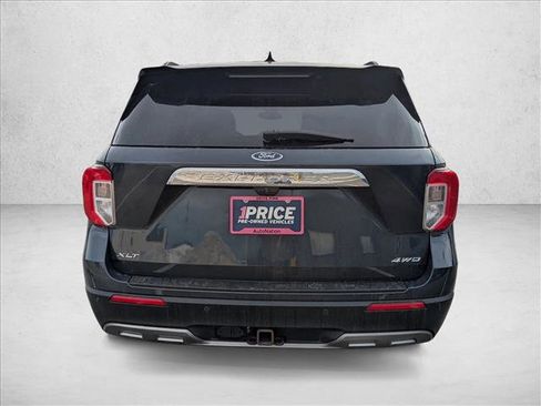 Used 2022 Ford Explorer XLT w/ Equipment Group 202A image 3