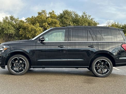 Used 2023 Ford Expedition Limited image 7
