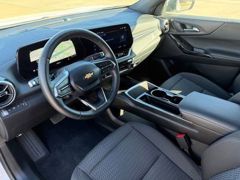 Used 2025 Chevrolet Equinox LT image 11