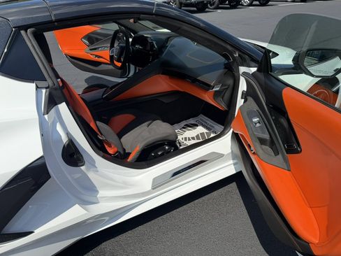 Used 2025 Chevrolet Corvette Stingray Premium Conv w/ Z51 Performance Package RWD image 32