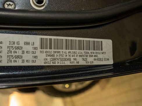 Used 2016 RAM 1500 Laramie w/ Convenience Group image 23