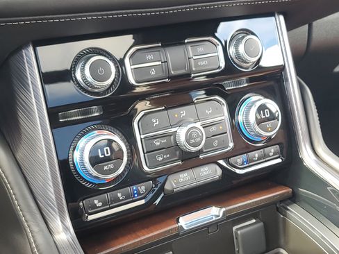 Used 2023 GMC Yukon Denali Ultimate image 32