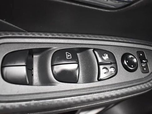 Used 2025 Nissan Versa SV FWD image 20