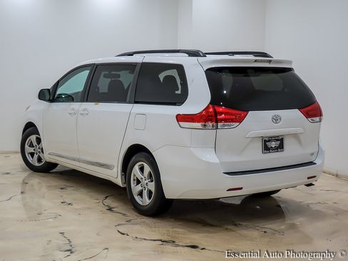Used 2011 Toyota Sienna LE image 9