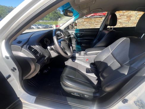 Used 2018 Nissan Altima 2.5 SL FWD image 17