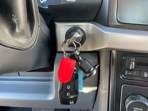 Used 2024 Ford F250 XL w/ XL Chrome Package image 28